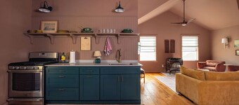 Charming Cavendish Guesthouse NEW SAUNA SEPT 2025!