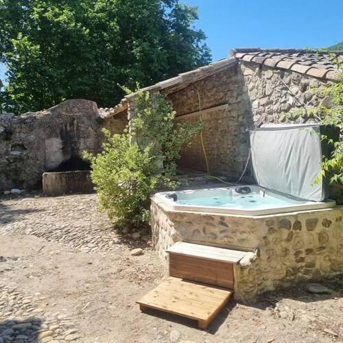 Mas Provençal Pour 13 Pers Avec son Jacuzzi et son Parc de 5000m2 à Sisteron 04