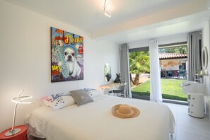 5 bedrooms, desk, iron/ironing board, free WiFi