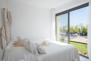 5 bedrooms, desk, iron/ironing board, free WiFi