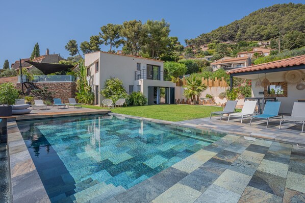 Outdoor pool, a heated pool