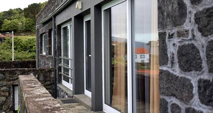 Cozy holiday apartment near the sea