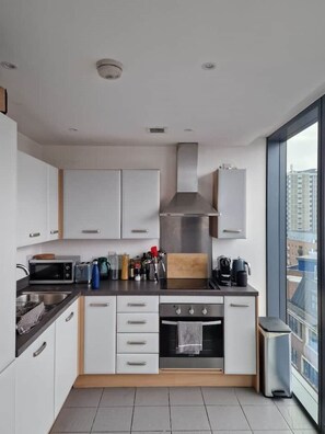 Private kitchen - Gorgeous two bed flat with views (London)