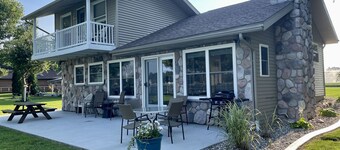 Cottage on the lake 20 minutes to Shipshewana