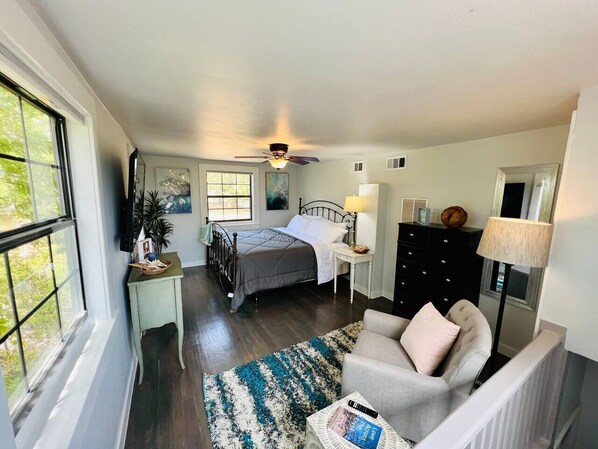 2 bedrooms, desk, free WiFi, bed sheets