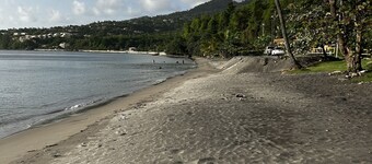 Spacious 4-bedroom residence featuring a ground floor apartment.