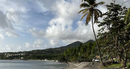 Spacious 4-bedroom residence featuring a ground floor apartment.