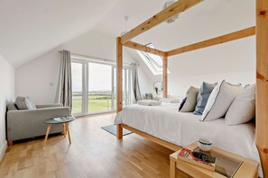 5 bedrooms, iron/ironing board, free WiFi, bed sheets