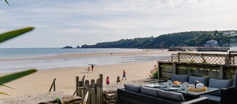Penrose - Beach House with Direct Beach Access