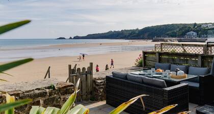 Penrose - Beach House with Direct Beach Access