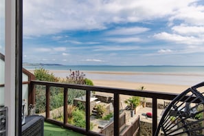 Property grounds - Penrose - Beach House with Direct Beach Access (Saundersfoot)