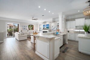 Interior - Private Beach Destiny by the Sea - Community Pool & Hot Tub - Games (Destin)