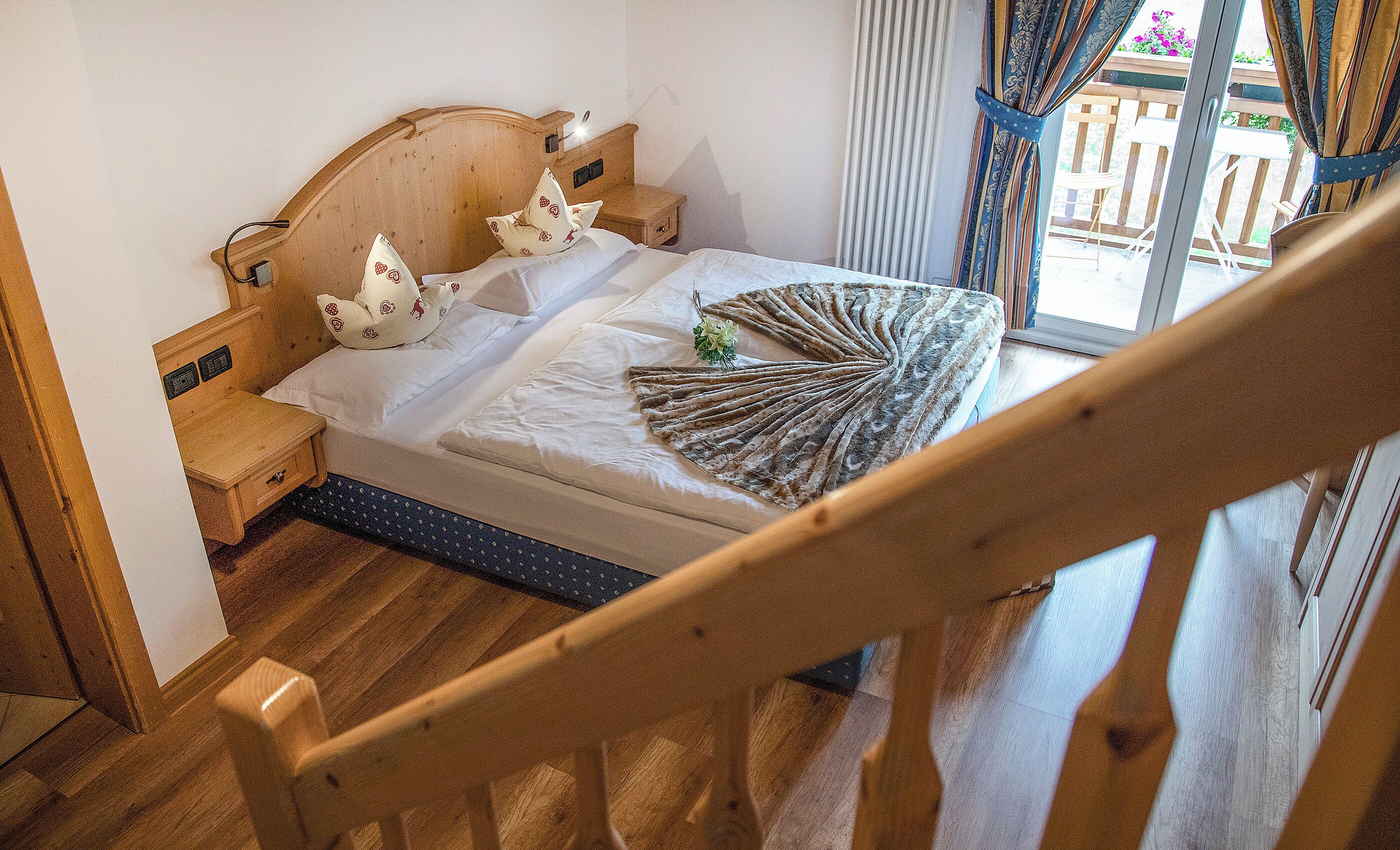 Suíte exclusiva | Edredons de pluma, escrivaninha, quartos à prova de som