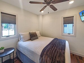 4 Schlafzimmer, Bügeleisen/B ügelbrett, WLAN, Bettwäsche