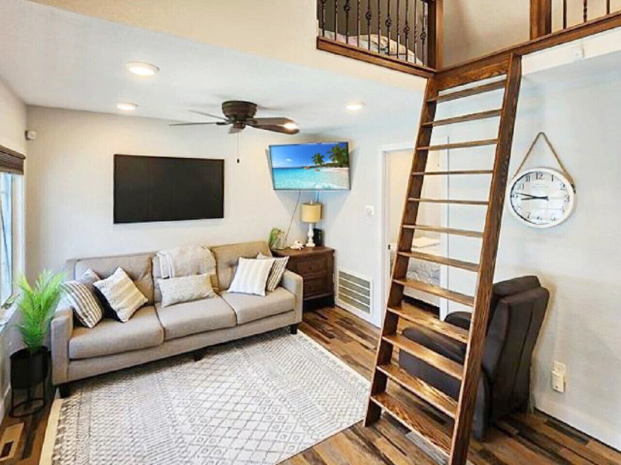 Televisión y chimenea 