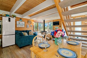 Interior - Blue Pearl MCA#278-Perfect couples retreat. Dogs welcome, 4 blocks to beach (Manzanita)