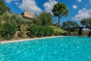 A heated pool - Casa Antonio - Private villa, 4 bedrooms, pool, A/C, wifi, pets, Marche (Mogliano)