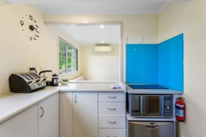 Refrigerador, microondas, parrilla de estufa y lavavajillas 