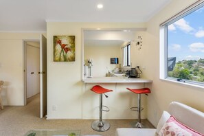 Interior - Coastal Retreat Unit close to Beach (Auckland North Shore)