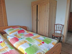 2 habitaciones, tabla de planchar con plancha, wifi y ropa de cama 