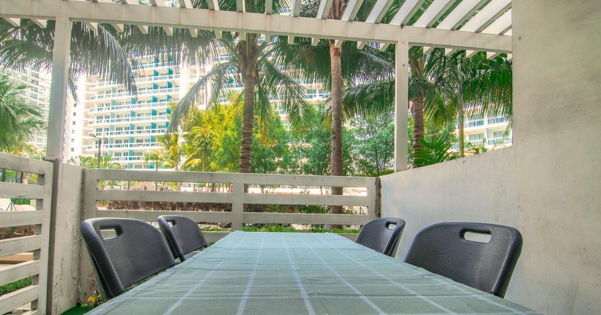 屋外ダイニングエリア