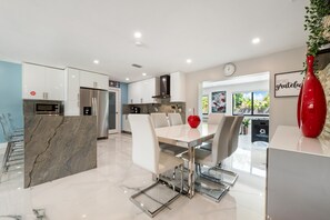 Dining - The Palms/Heated Pool/ Pool Table/ BBQ/ Foosball Table/ Work Area (Cutler Bay)