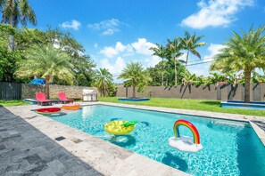 Pool - The Palms/Heated Pool/ Pool Table/ BBQ/ Foosball Table/ Work Area (Cutler Bay)