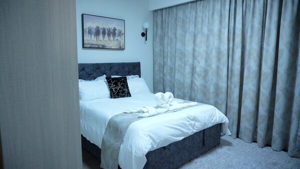 3 bedrooms, iron/ironing board, WiFi, bed sheets