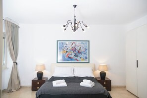 1 chambre, fer et planche à repasser, Wi-Fi gratuit, draps fournis