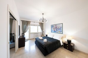 1 slaapkamer, een strijkplank/strijkijzer, gratis wifi, beddengoed