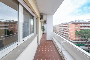 Exterior detail - Saint Peter terrace view (Roma)