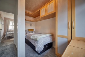 4 habitaciones, escritorio y acceso a internet
