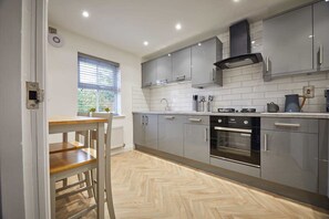 Hus | 3 soverom, skrivebord og internett