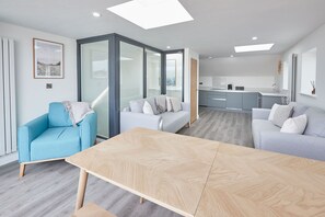 House | 4 bedrooms, Internet - Host Stay Coastal Townhouse (Whitby)