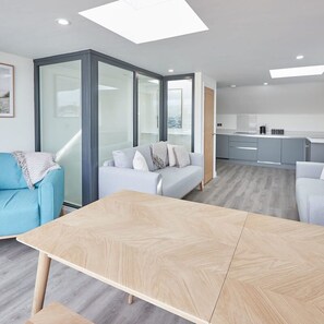 House | 4 bedrooms, Internet - Host Stay Coastal Townhouse (Whitby)