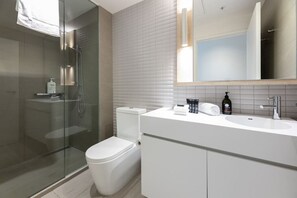 Hair dryer, towels, toilet paper - Sanctuary-Effortless City Escape (Abbotsford)