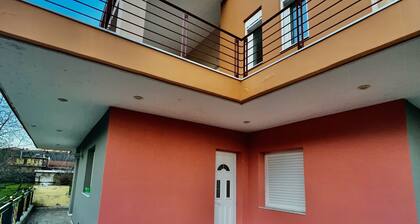 Απολαυστικος χώρος διαμονης.Σπιτι που μπορει να φιλοξενησει ολοκληρη οικογενεια.