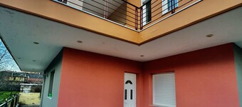 Απολαυστικος χώρος διαμονης.Σπιτι που μπορει να φιλοξενησει ολοκληρη οικογενεια.