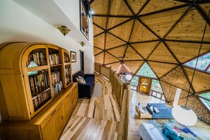 Fernseher, Videospiele, Bücher, Stereoanlage