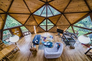 Fernseher, Videospiele, Bücher, Stereoanlage