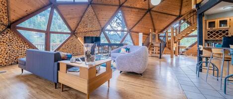 Télévision, jeux vidéo, livres, chaîne hi-fi