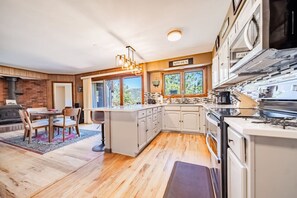 Frigorífic, microones, forn i placa de cuina 