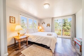 5 dormitoris, escriptori i planxa i posts de planxar 