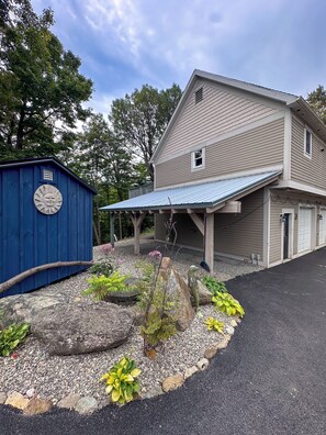 Exterior - Cozy Apt 1/2 mile to Jay Peak Resort (Jay)