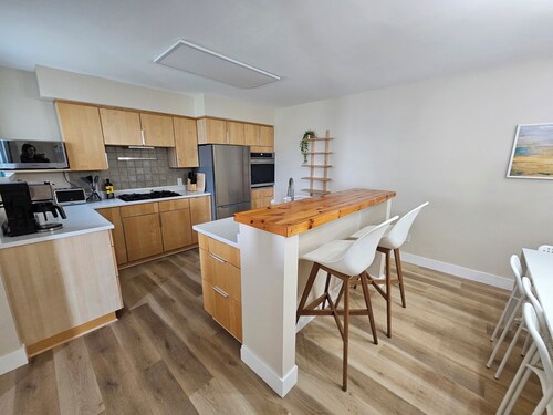 Spacious Private 5 beds, 2.5 bath House - 2 minutes to 401 (5 mins to Kingston)