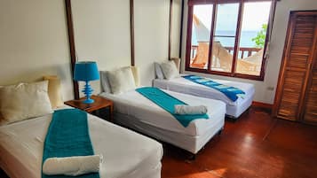 3 bedrooms, in-room safe, desk, travel crib