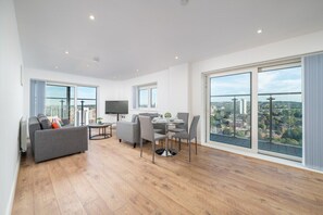 TV - Beautiful apartment located next to the River Thames  (Greater London)