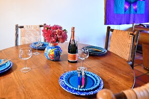 Dining - 2 Bedroom, 2 Bathroom Luxury Townhome; 0.3 miles to Canyon Rd;  AC; Lovely Views (Santa Fe)