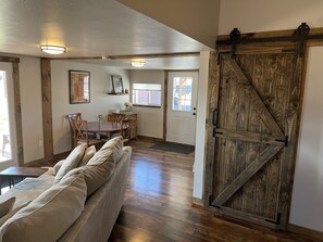 Smart TV, books - The Barn: Quiet, private, close to town, hot tub & spacious views.  (Post Falls)