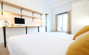 4 camere, una scrivania, ferro/asse da stiro, culla da viaggio